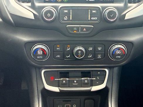 Used 2023 GMC Terrain SLT w/ Tech Package FWD image 4