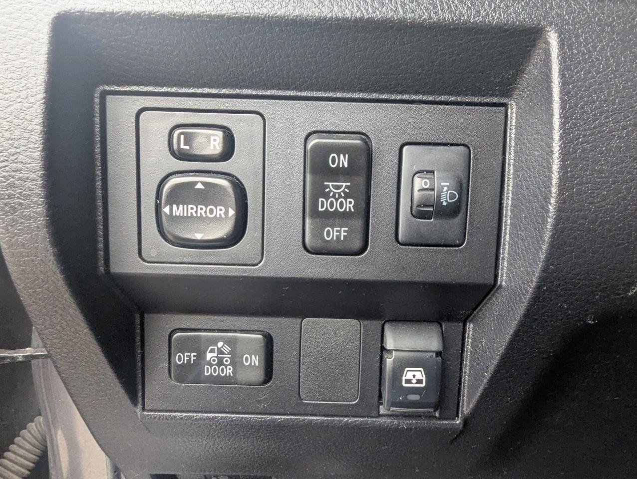 Used 2017 Toyota Tundra SR5 w/ SR5 Upgrade Package AWD/4WD image 17