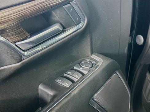 Used 2023 Chevrolet Silverado 1500 LT AWD/4WD image 15