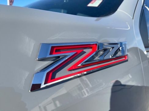 Used 2025 Chevrolet Silverado 2500 Custom w/ Custom Value Package image 6