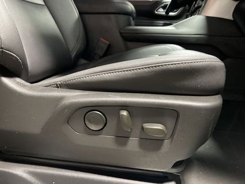 Used 2024 Chevrolet Suburban LT image 11