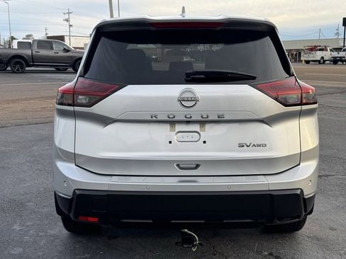 Used 2024 Nissan Rogue SV image 4