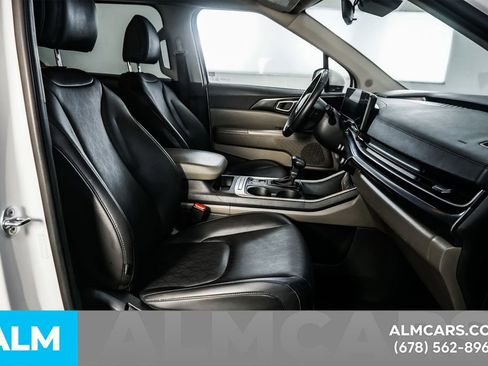 Used 2025 Kia Carnival FWD image 20
