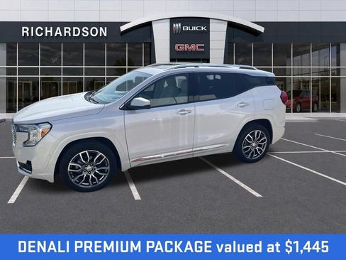 Used 2024 GMC Terrain Denali w/ Denali Premium Package AWD/4WD image 3