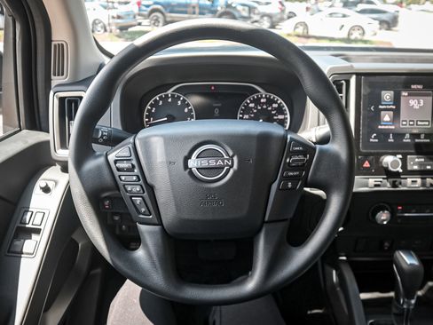 Used 2025 Nissan Frontier SV image 18