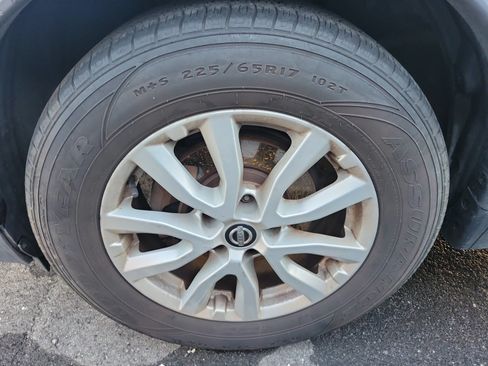 Used 2017 Nissan Rogue SV FWD image 6