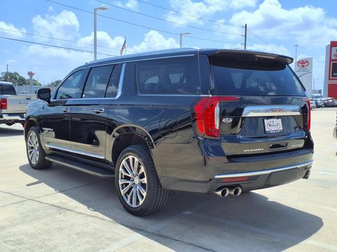 Used 2021 GMC Yukon XL Denali w/ LPO, Illumination Package AWD/4WD image 2