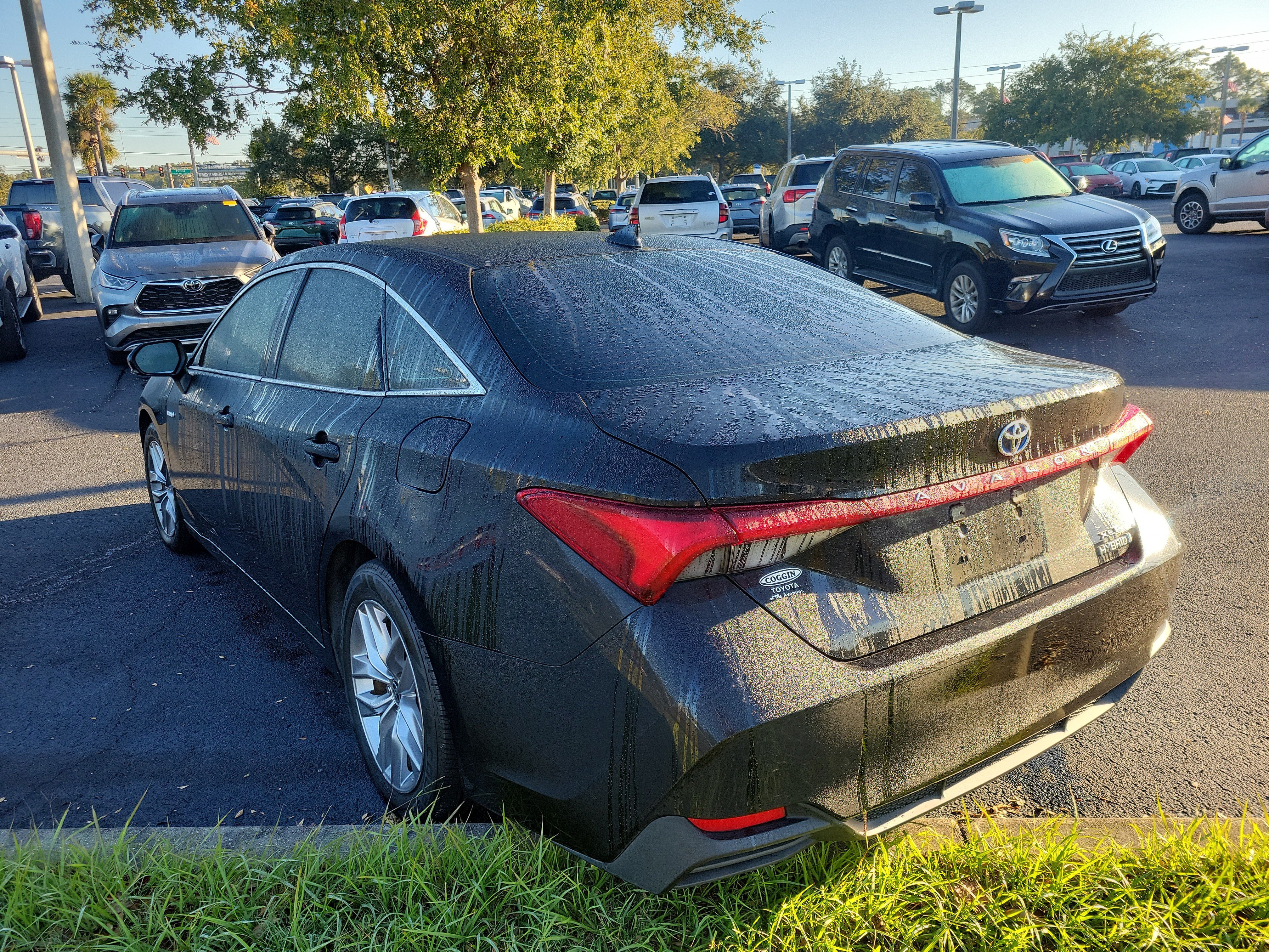 Used 2021 Toyota Avalon XLE w/ Moonroof Package FWD image 2