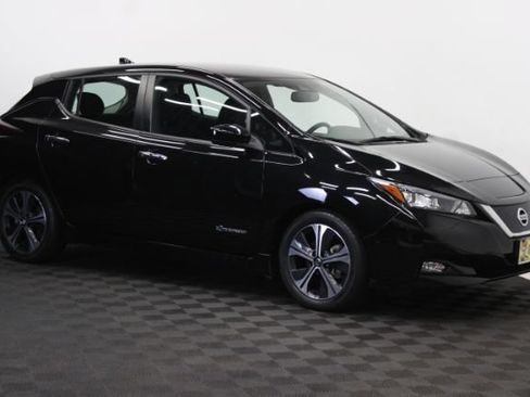 Used 2019 Nissan Leaf SV w/ SV Technology Package FWD image 1