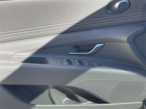 Certified 2024 Hyundai Elantra SEL w/ Convenience Package image 15