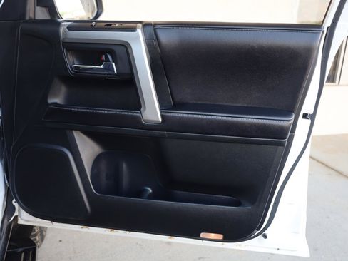 Used 2016 Toyota 4Runner SR5 AWD/4WD image 25