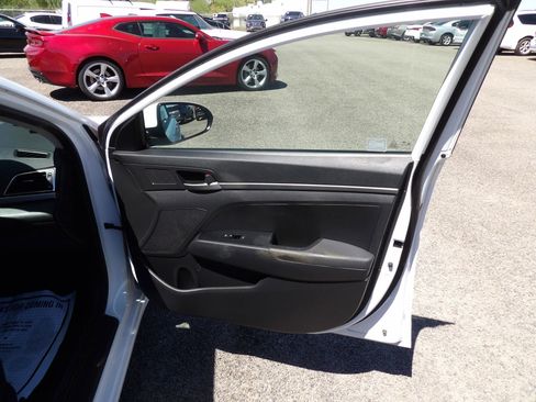 Used 2018 Hyundai Elantra SE FWD image 15