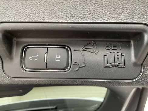 Used 2022 Ford Explorer XLT w/ Equipment Group 202A AWD/4WD image 30