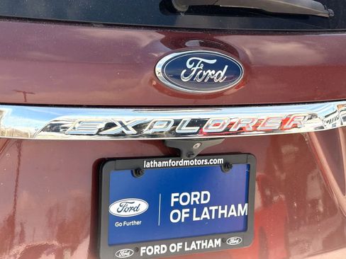 Used 2018 Ford Explorer XLT w/ Equipment Group 202A image 13