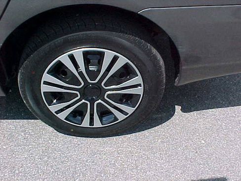 Used 2005 Toyota Corolla LE FWD image 8