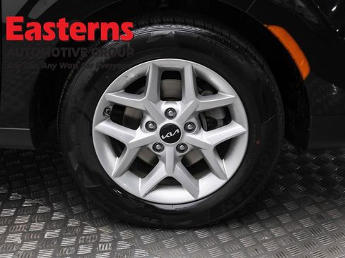 Used 2025 Kia Soul LX w/ LX Technology Package FWD image 31