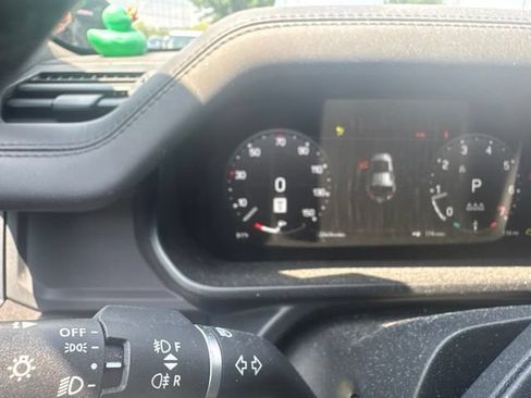 Used 2023 Land Rover Defender 110 X-Dynamic SE AWD/4WD image 2
