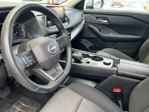 Used 2025 Nissan Rogue SV image 36