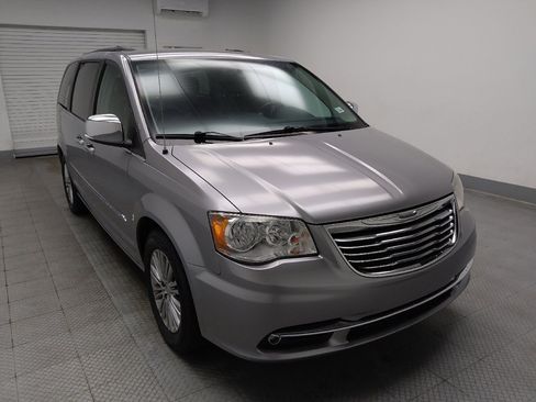 Used 2015 Chrysler Town & Country Touring-L w/ Driver Convenience Group FWD image 14