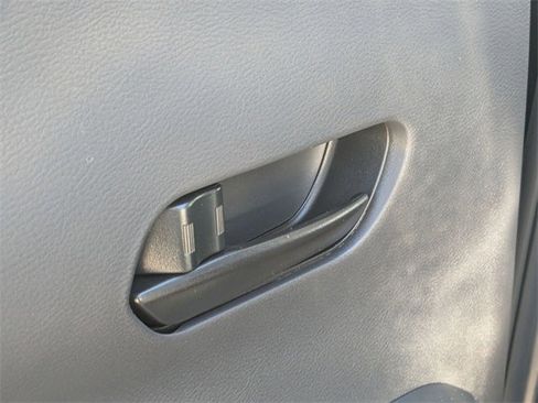 New 2025 Nissan Kicks Play S image 27