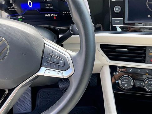 Certified 2023 Volkswagen Jetta SE w/ Panoramic Sunroof Package image 24