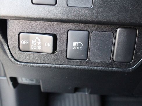 Used 2020 Toyota Tacoma SR AWD/4WD image 27