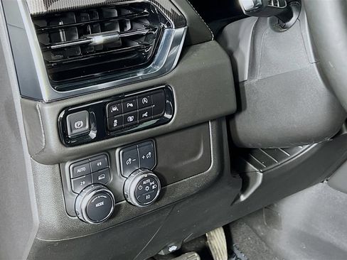 Certified 2025 GMC Yukon XL Elevation AWD/4WD image 9