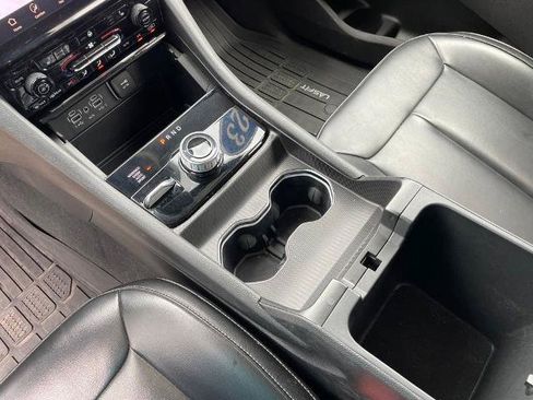Used 2023 Jeep Grand Cherokee L Limited AWD/4WD image 9