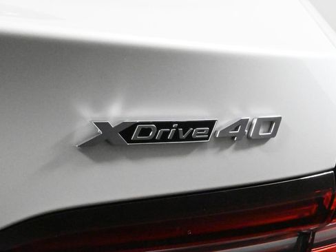 Used 2025 BMW i5 xDrive40 w/ Premium Package image 39