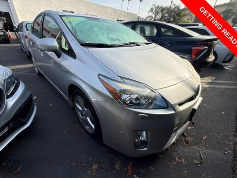 Used 2010 Toyota Prius Five image 2