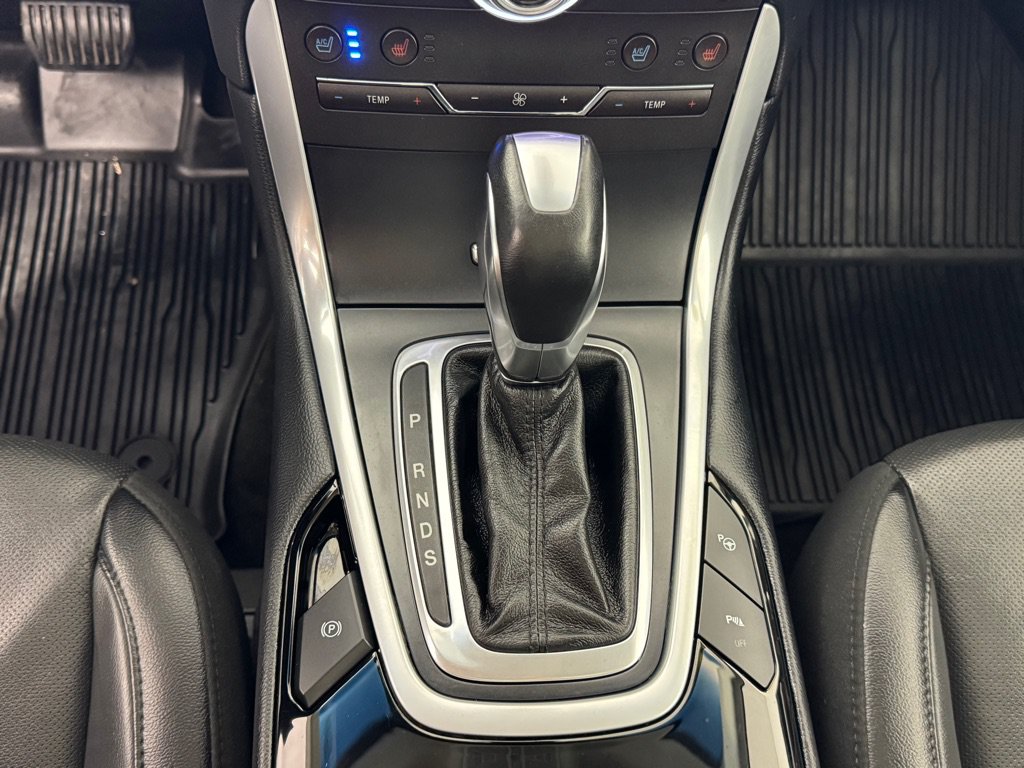 Used 2018 Ford Edge Titanium w/ Equipment Group 302A FWD image 18