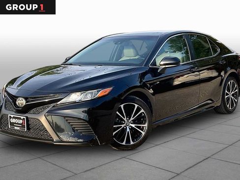 Used 2019 Toyota Camry SE FWD image 1