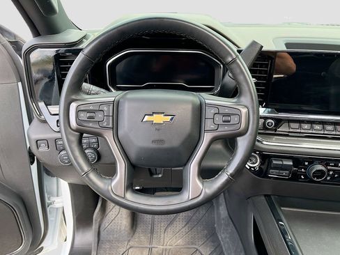 Used 2024 Chevrolet Silverado 2500 ZR2 w/ Technology Package AWD/4WD image 11