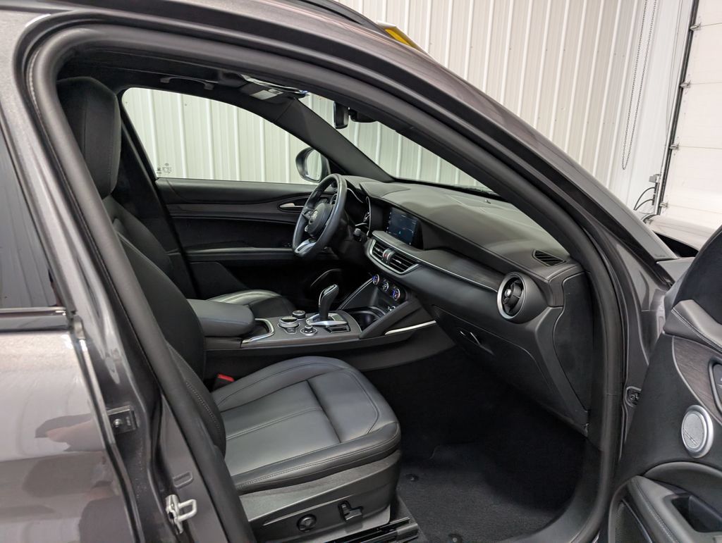 Used 2023 Alfa Romeo Stelvio Ti AWD/4WD image 29