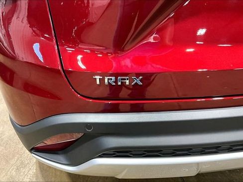 Certified 2025 Chevrolet Trax LT w/ Driver Confidence Package FWD image 20