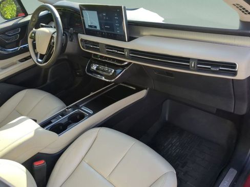 Used 2025 Lincoln Corsair FWD image 36