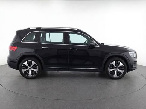 Used 2025 Mercedes-Benz GLB 250 4MATIC image 11