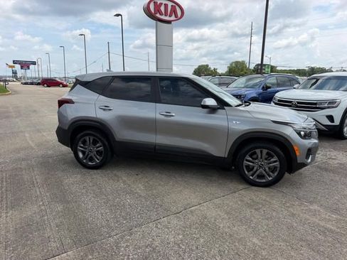 Used 2022 Kia Seltos LX AWD/4WD image 2
