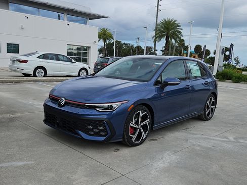 New 2025 Volkswagen GTI SE image 2