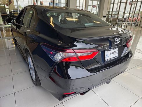 Used 2024 Toyota Camry SE FWD image 8
