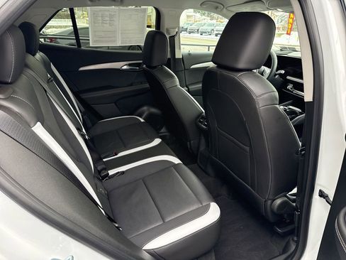 Used 2025 Buick Envision Sport Touring image 26