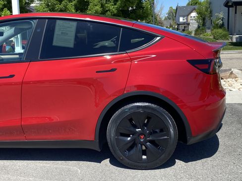 Used 2023 Tesla Model Y Long Range AWD/4WD image 4