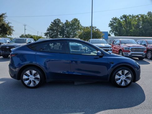 Used 2023 Tesla Model Y Long Range AWD/4WD image 2