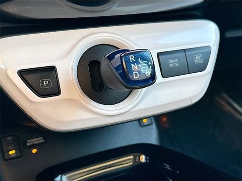 Used 2017 Toyota Prius Four w/ Advanced Technology Package image 15