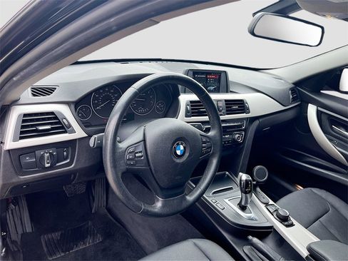 Used 2018 BMW 320i 320i w/ Convenience Package image 9