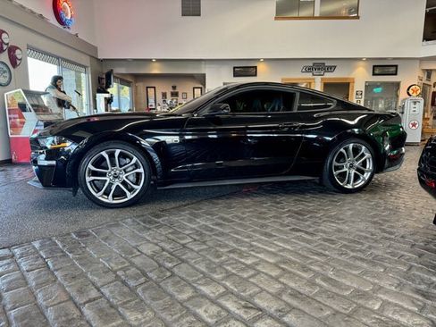 Used 2019 Ford Mustang GT Premium image 9