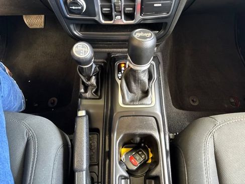 Used 2019 Jeep Wrangler Unlimited Sport S AWD/4WD image 22