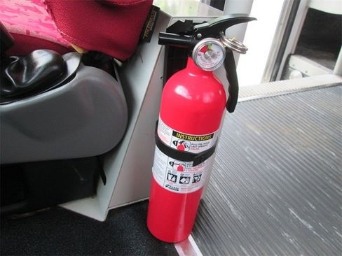 Used 2003 Ford E-450 and Econoline 450 image 40