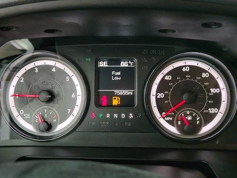 Used 2017 RAM 1500 Classic SLT AWD/4WD image 11