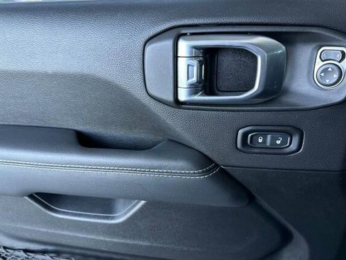 Used 2022 Jeep Wrangler Unlimited Sahara image 11